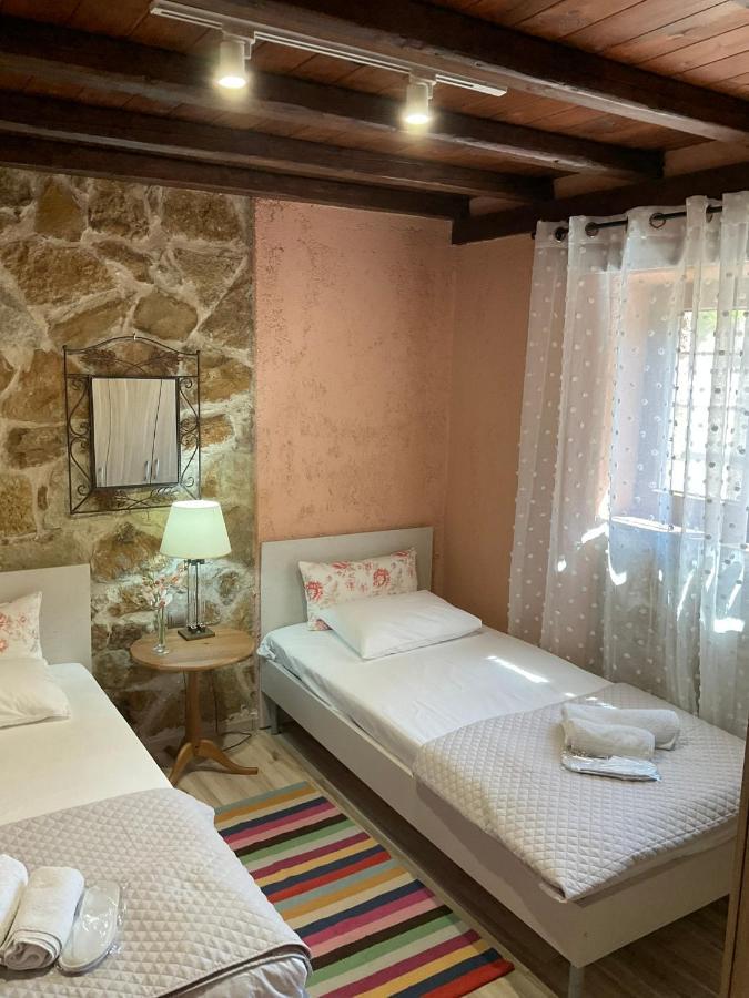 Вилла Stonehouse & Casa Al Sole E Al Mare Неа-Рода Экстерьер фото