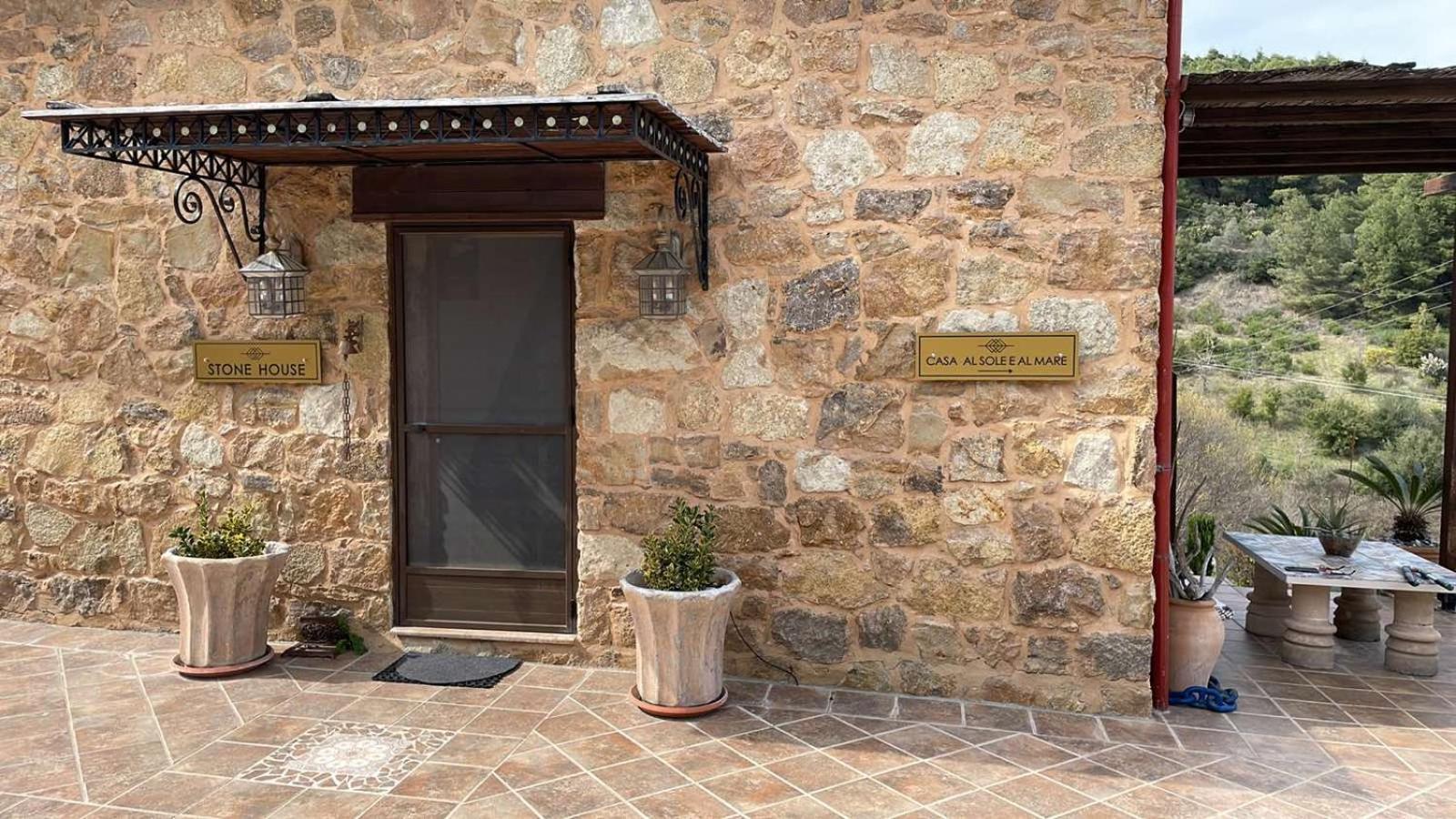 Вилла Stonehouse & Casa Al Sole E Al Mare Неа-Рода Экстерьер фото